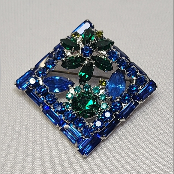 Juliana Blue and Green Rhinestone Vintage Brooch - Picture 10 of 11